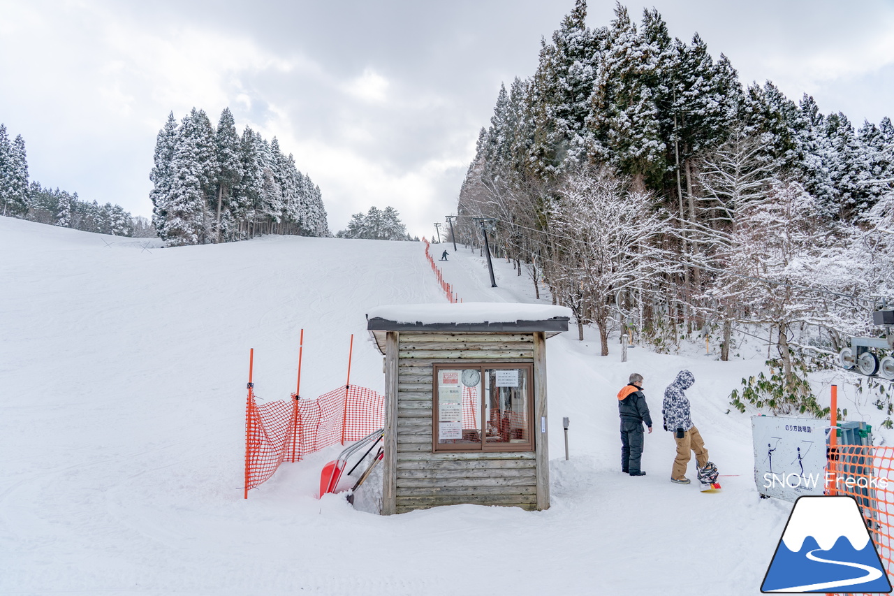知内町営スキー場｜リフト利用料金は、大人も子供も全日「無料」！海に浮かぶ函館山を眺めながら、気持ち良く滑れる北海道最南端のスキー場！